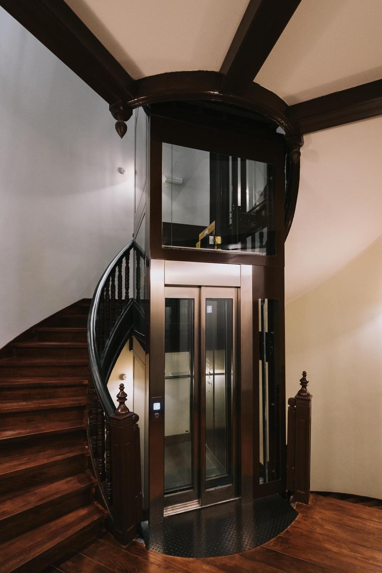 Apartment Symetria *